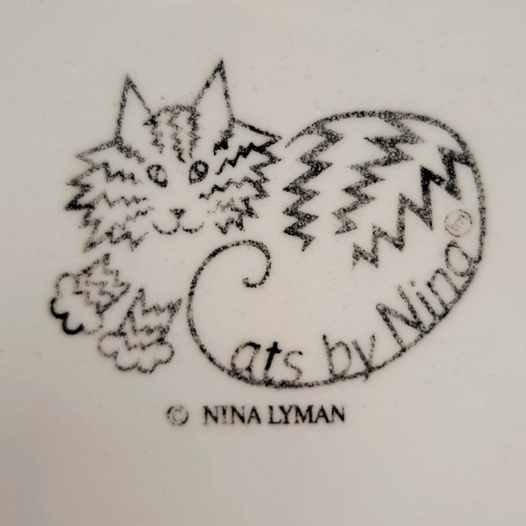 Vintage "Cats By Nina" ceramic calico cat plate - Picture 4 of 5